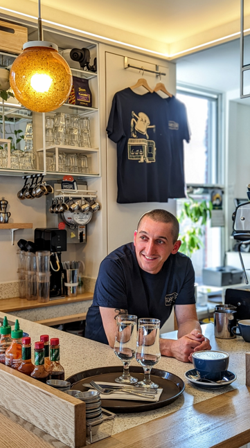 Brunch au restaurant Le Toasteur Villeray à Montréal, établissement écoresponsable du quartier Villeray